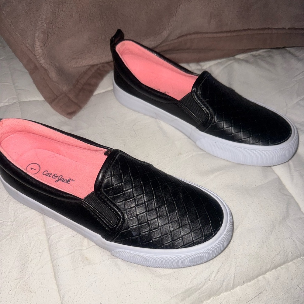 KIDS black slip on shoes 
Size 1 
Cat & Jack